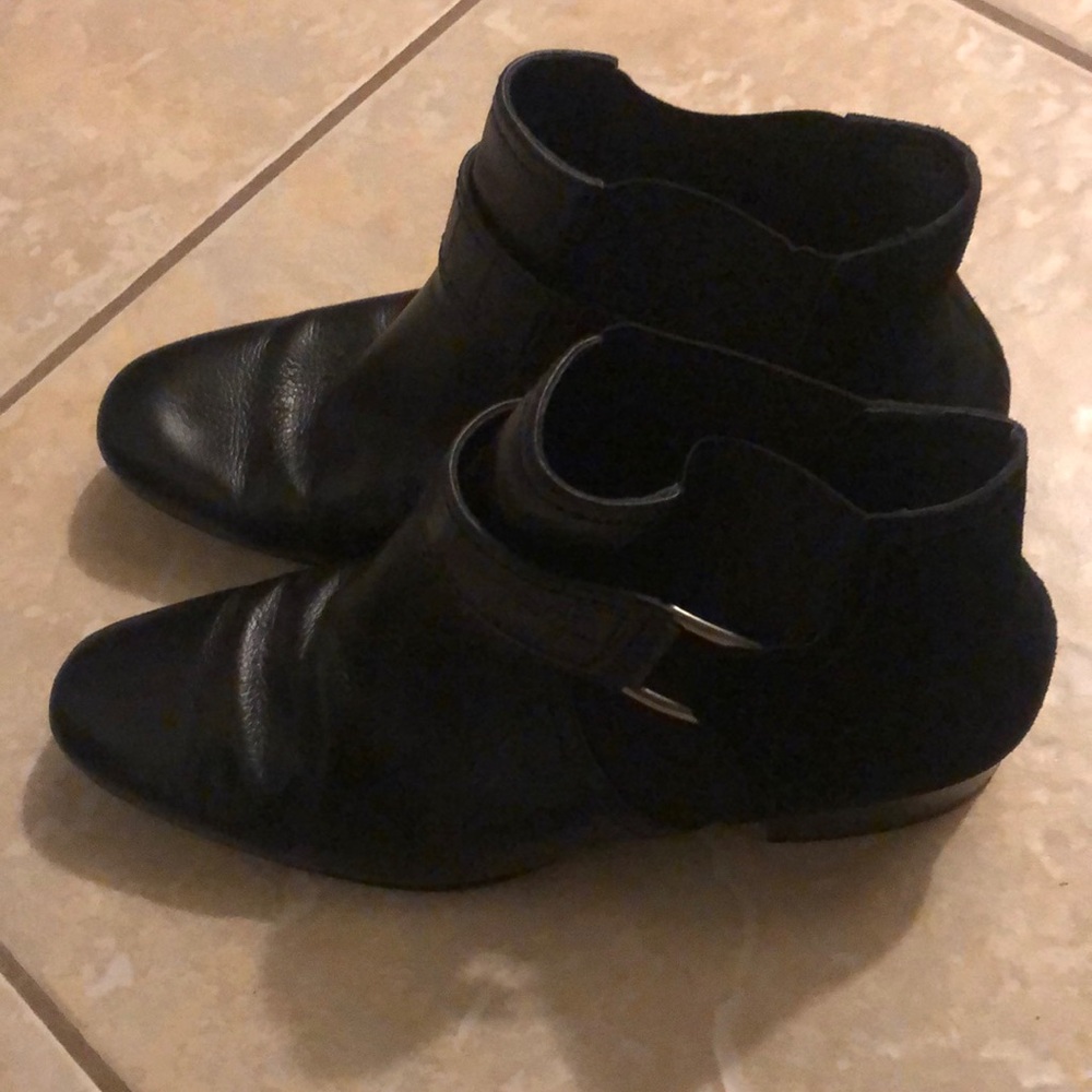 Logo by Lori Goldstein Sharon Ankle Boots Black Leather 9M